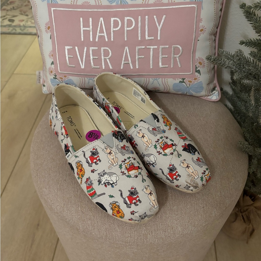 TOMS Women’s Slip-On Shoes Cat Print Size 8.5 | Holiday Cats | Never Worn
